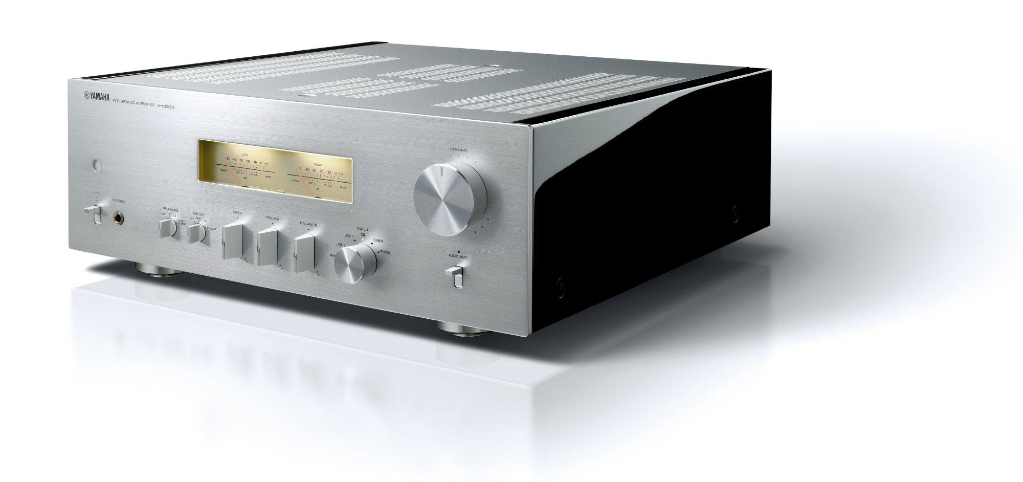 Amplificateur Hi-Fi Yamaha A-S1200 en finition argent, avec vu-mètres analogiques et façade en aluminium brossé.