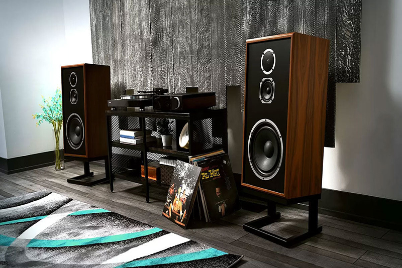 Victrola fusionne avec KLH Audio, une alliance historique de deux marques emblématiques