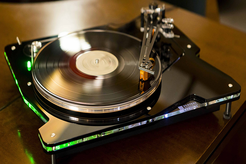 Vertere DG-X : Une Platine Vinyle Élégante et Performante