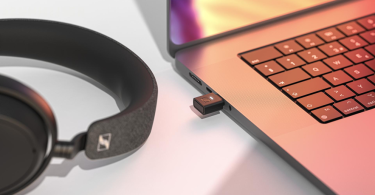 Le Sennheiser BTD 700 est un dongle sans superflu qui se connecte au port USB-C de votre appareil