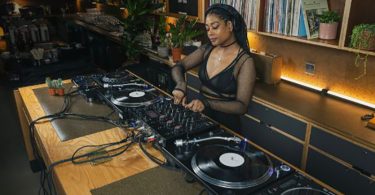 Le mixeur DJ rotatif M2 de Cometa une qualité audiophile pour les passionnés de son