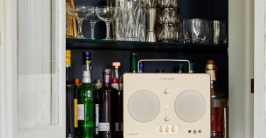 Test Complet du Tivoli Audio Songbook - L'Enceinte Bluetooth Vintage qui Divise