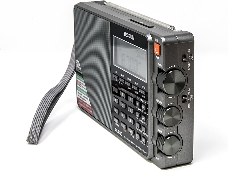 Vue de cote Radio Portable Tecsun PL-880 Test Complet et Avis Détaillé !