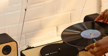 Test Complet Platine Vinyle Bluetooth House of Marley Revolution avec Enceintes Bibliothèque 8W