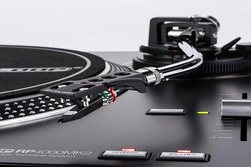 Test et Avis Reloop AMS-RP-4000 MK2 La Platine DJ à Entraînement Direct Qui Défie la Concurrence