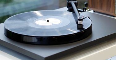 Test Rega Planar 1 (2025) Avis Complet Platine Vinyle Audiophile à 399€