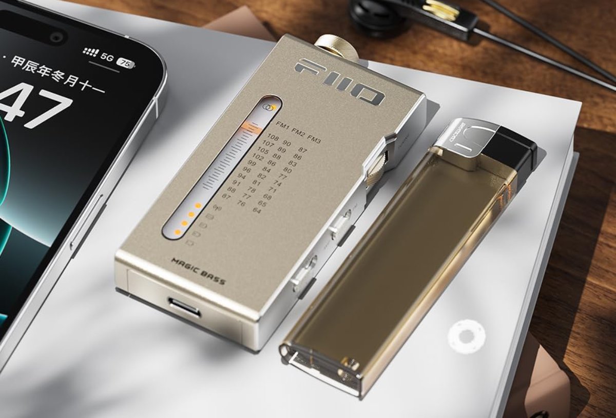 FiiO RR11 format ultra-compact dans la main