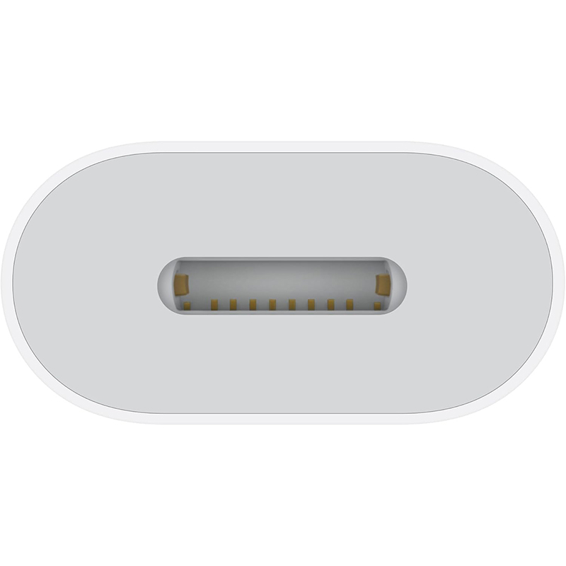 Gros plan sur la prise USB-C de l’adaptateur Apple Lightning.