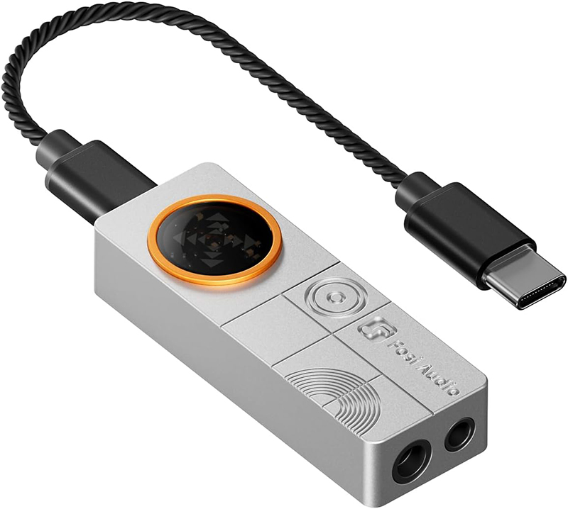 Vue frontale du Fosi Audio DS3 Dongle DAC USB-C avec ports visibles.