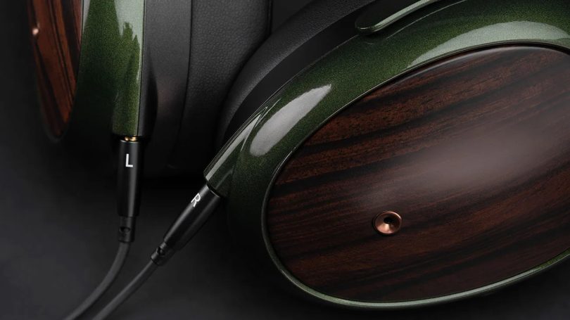 Casque fermé Meze Strada avec coques en bois naturel et finition artisanale haut de gamme.