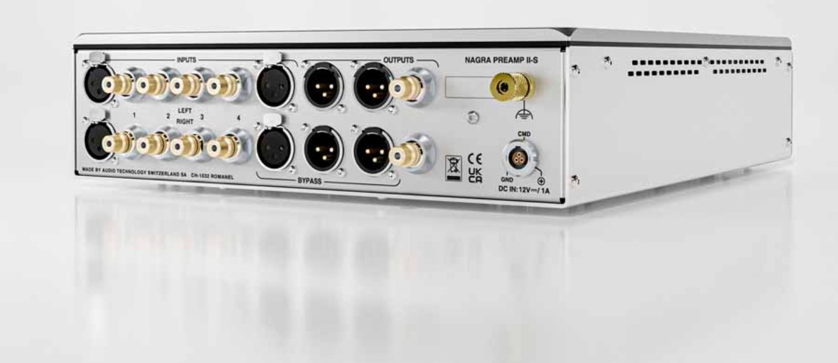 Vue arrière du préamplificateur Nagra PREAMP II-S montrant la connectique analogique symétrique, les entrées et sorties XLR/RCA et le connecteur d’alimentation externe LEMO.
