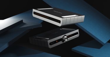 Duo Roksan Caspian 4G composé du préamplificateur streaming et de l’amplificateur de puissance, présentés dans un design britannique moderne et épuré.