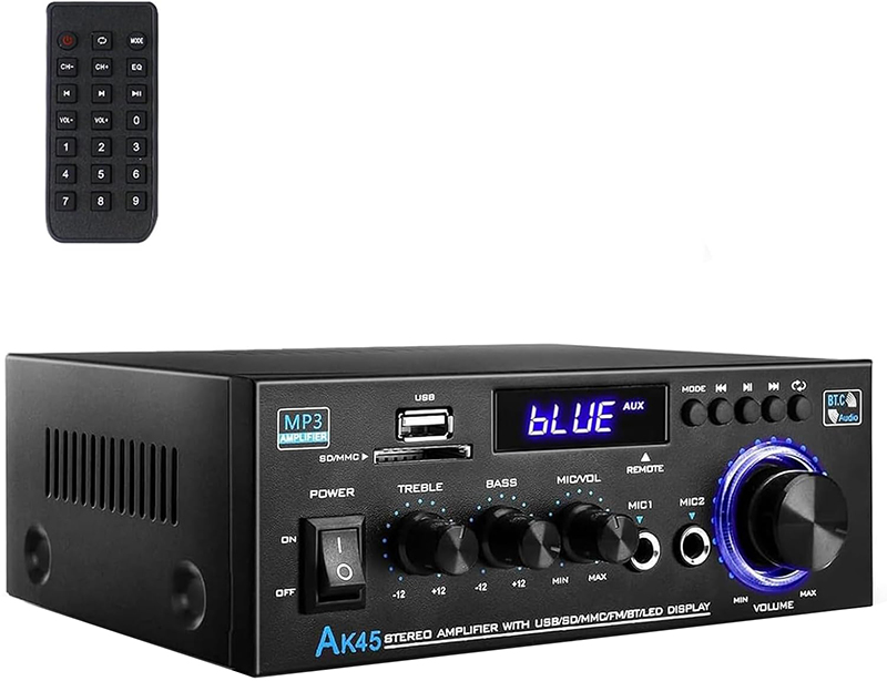 L’amplificateur stéréo Romica AK45 avec écran LED en façade, commandes de volume et ports USB visibles.