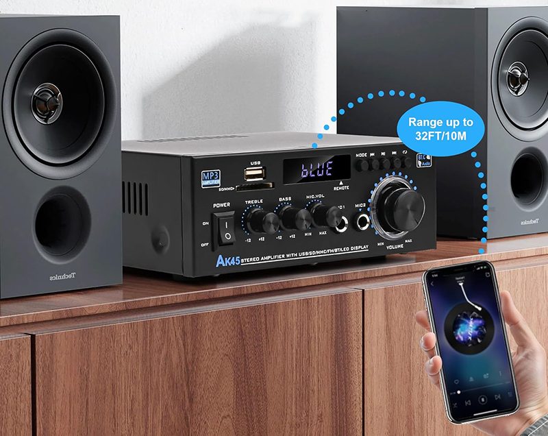 Le Romica AK45 utilisé avec des enceintes passives et un smartphone en connexion Bluetooth.