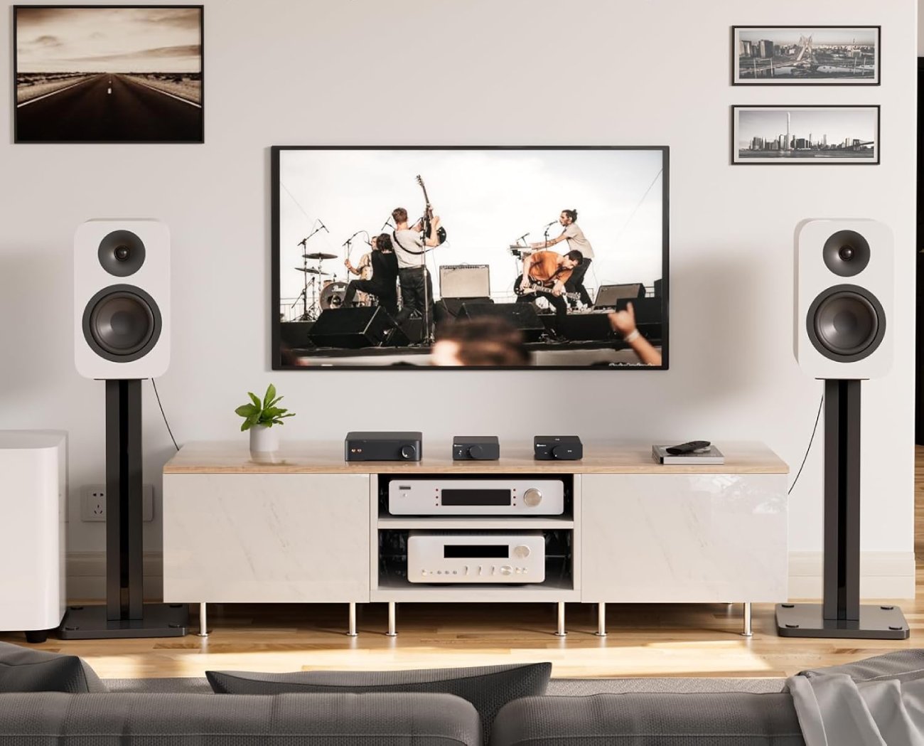 Fosi Audio Q6 DAC compact intégré dans une installation Hi-Fi salon avec enceintes bibliothèque et ampli
