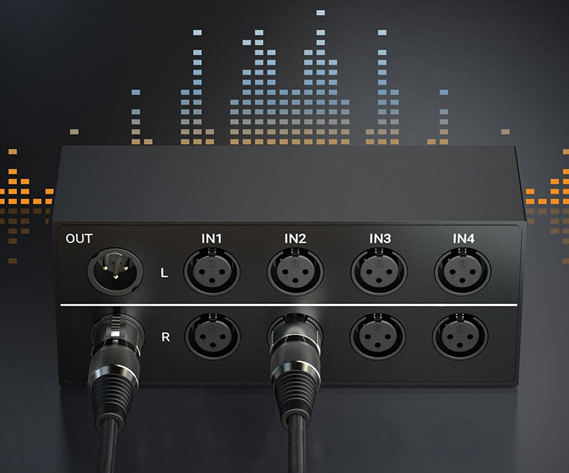 Cubilux AS-X2 avec câbles XLR branchés sur chaque entrée pour démonstration