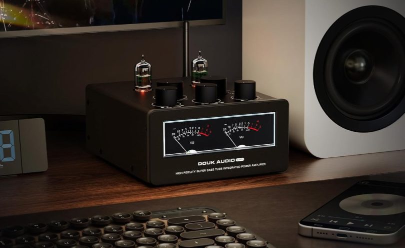 Douk Audio T6 Pro amplificateur hybride à tubes avec VU mètres analogiques sur bureau audio