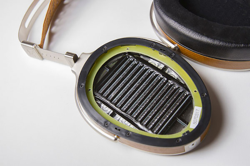 Gros plan des composants internes du HIFIMAN HE1000 V2