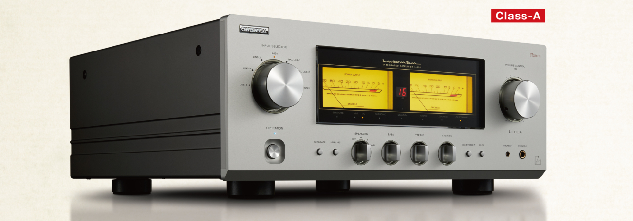 Vue d'ensemble de l'amplificateur intégré Luxman L-100 Centennial de profil, mettant en avant son châssis massif et ses vumètres iconiques éclairés en jaune.