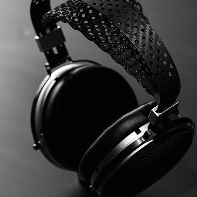 Moondrop SKYLAND montrant les boutons et connectiques sur les oreillettes.