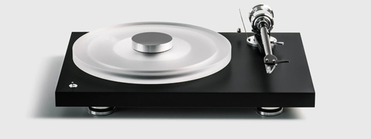 Pro-Ject Debut Reference 10 vue de face avec plateau acrylique massif