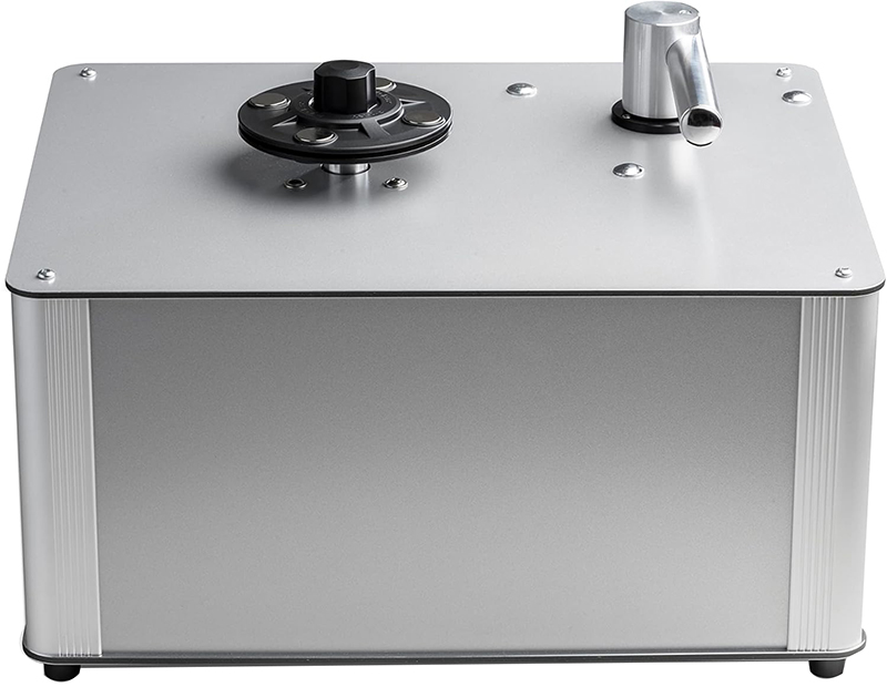 Vue avant du Test Pro-Ject VC-S3 avec bras de lecture et plateau