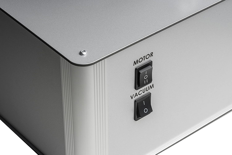 Boutons, bras et plateau du Test Pro-Ject VC-S3 en gros plan