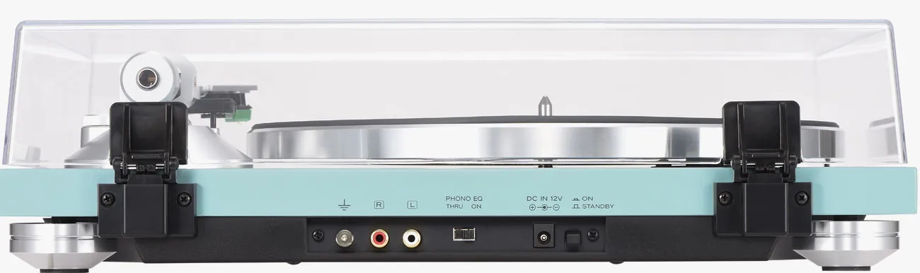 Vue arrière de la platine vinyle Teac TN-400BTX Turquoise Blue avec sorties RCA, masse et alimentation