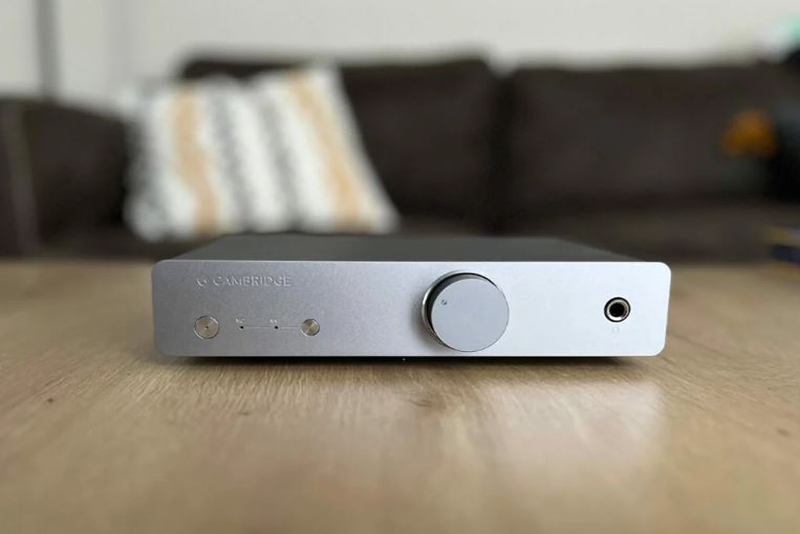 Le Cambridge Audio Alva Duo s’intègre parfaitement dans un espace d’écoute moderne pour une expérience audio élégante