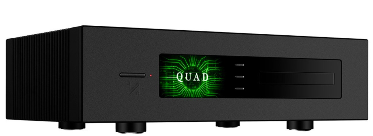 Vue de trois-quarts du transport CD Quad Platina CDT en finition noire, avec l'écran LCD central affichant le logo Quad sur un fond graphique vert.