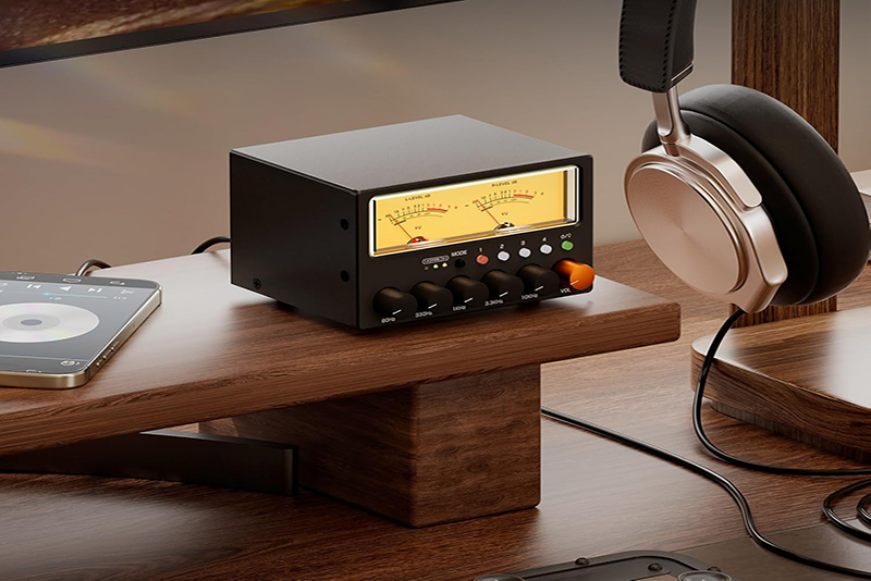Nobsound D5 posé sur une table dans un salon moderne avec éclairage doux
