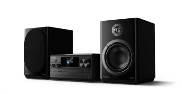 Micro chaîne hi-fi Philips Fidelio FA7 avec unité centrale à écran numérique, lecteur CD motorisé et deux enceintes noires avec tweeter en titane.