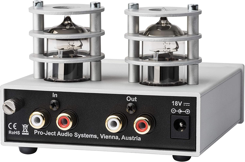 Connectiques arrière du Pro-Ject Tube Box S2 avec entrées et sorties audio clairement visibles.