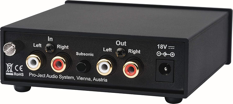 Le Pro-Ject Phono Box S2 Ultra à l’arrière présente plusieurs connecteurs audio et des entrées RCA.