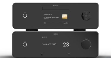 Ensemble Hi-Fi Rotel Michi Prestige composé de l'amplificateur intégré X430 (en bas) avec son potentiomètre de volume et du lecteur CD Q430 (en haut) affichant une pochette d'album sur son écran couleur.