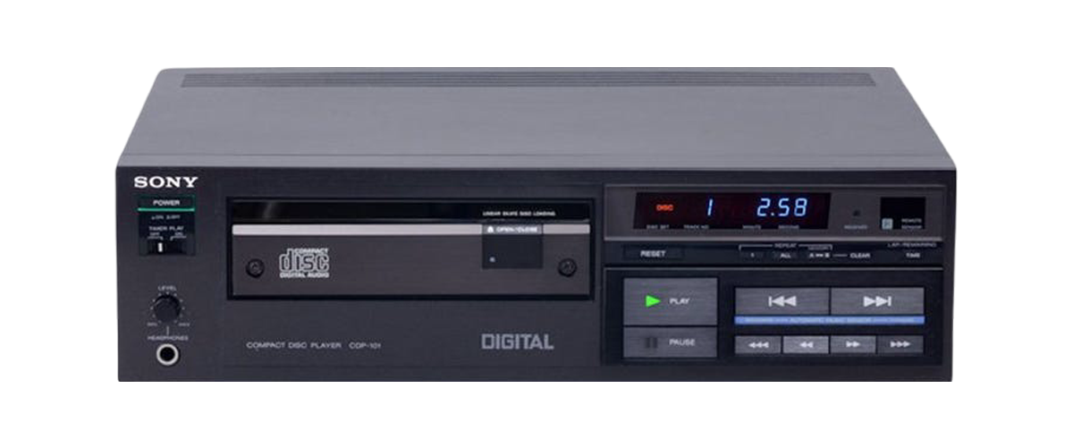 Sony CDP-101 : vue de face du premier lecteur CD commercialisé au monde, avec son plateau chargeur et son afficheur fluorescent (Japon, octobre 1982)