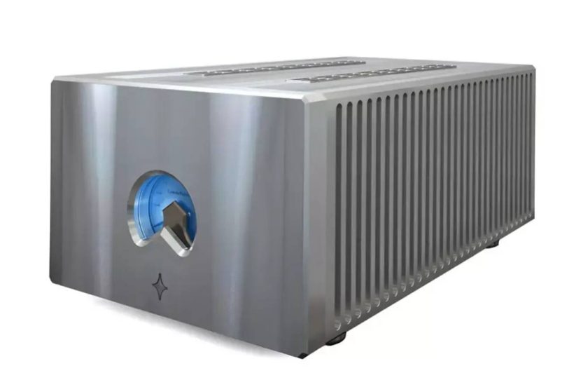 Constellation Audio Statement Mono, amplificateur de puissance monobloc avec châssis aluminium massif, ailettes de refroidissement et bouton de commande bleu signature