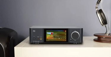 Dorpo DMP-A1, streamer réseau et DAC audiophile avec écran tactile couleur affichant la lecture d'une piste PCM 44,1 kHz