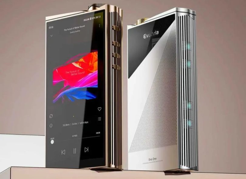 Baladeurs numériques EvoAria EvoOne Ti et EvoOne Cu présentés côte à côte, DAP Android haut de gamme à coques en titane et en cuivre avec architecture analogique triple