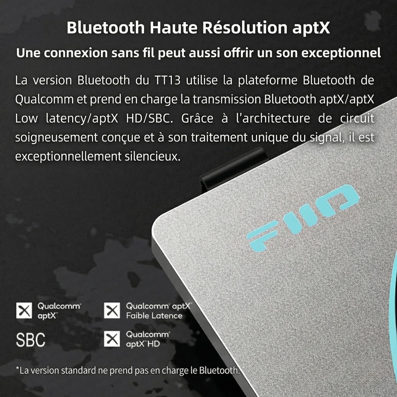 Gros plan sur le châssis de la platine FiiO TT13 affichant les logos des codecs Bluetooth supportés : Qualcomm aptX, aptX Low Latency, aptX HD et SBC.