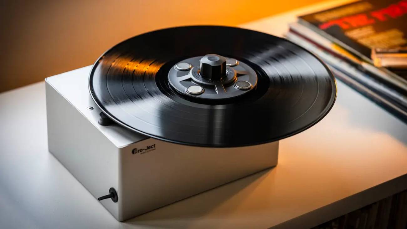 Pro-Ject VC-E Mini, machine de nettoyage vinyle compacte avec châssis aluminium composite et bride magnétique