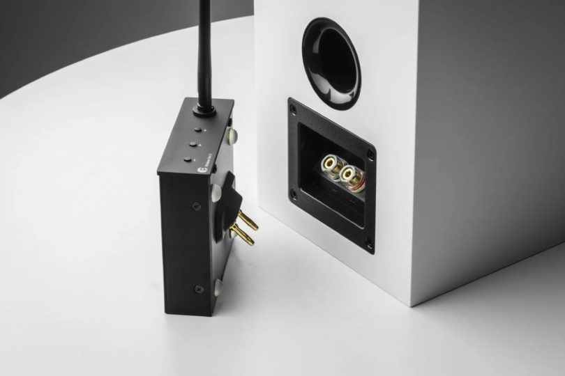 Pro-Ject lance le Wireless Box E à 229€ par unité, un module amplifié à clipser sur les bornes des enceintes passives. WiiM OS, Bluetooth 5.0, 25W sous 8 ohms, mais DAC non spécifié et pas d'AirPlay 2.