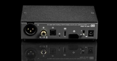Panneau arrière du Schiit Eitr 2 avec sorties AES XLR, coaxiale RCA, optique et entrée USB