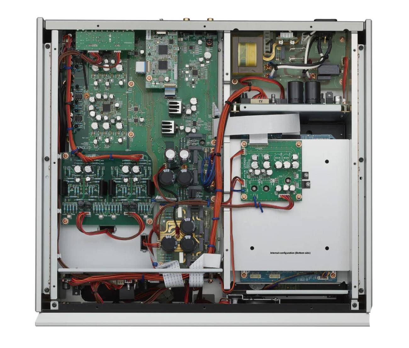 Vue intérieure du Luxman D-100 CENTENNIAL : mécanique LxDTM-i à droite, PCB analogique LIFES 1.1 à gauche, section DAC ROHM BD34302EKV au centre, alimentation et transformateur en haut à droite