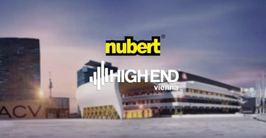 Visuel teaser officiel Nubert pour le salon High End Vienna 2026 : logos Nubert et High End Vienna superposés sur une vue de l'Austria Center Vienna (ACV) au crépuscule, lieu du salon hi-fi du 4 au 7 juin 2026