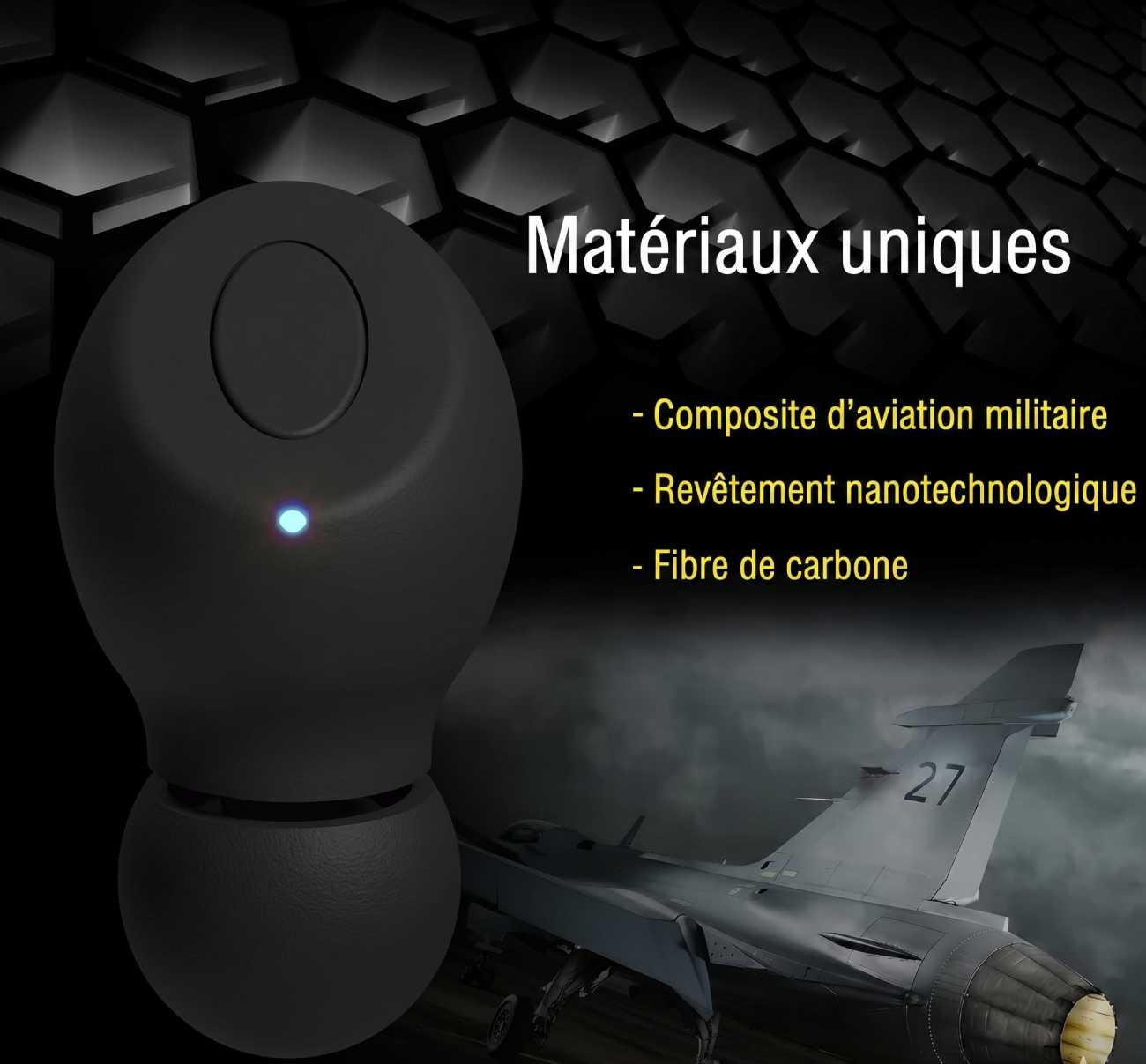 Gros plan d'un écouteur SUPRA NERO-TX2 noir à la finition mate, LED bleue allumée, sur fond à motif hexagonal sombre, illustrant la coque en composite fibre-renforcé SUPRA AeroTech FRP d'origine aéronautique