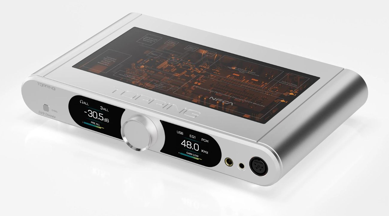 Topping DX9 Discrete finition argent vue 3/4 avec plexiglass annotant les modules internes : PSRM 1-bit, NFCA 6 canaux, XMOS XU316, AK4118, Bluetooth QCC5125