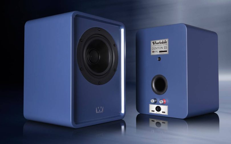 Paire enceintes Wharfedale Denton 1S finition bleue mate, vue avant avec driver coaxial 2 voies (tweeter 25mm + cône 165mm) et vue arrière avec port bass-reflex et Brilliance switch