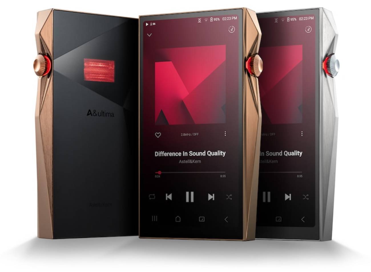 Baladeur Astell&Kern SP4000T dans ses finitions cuivre et acier inoxydable, vue de dos montrant la fenêtre rouge du tube à vide et le logo A&ultima, écran allumé sur l'interface Crimson