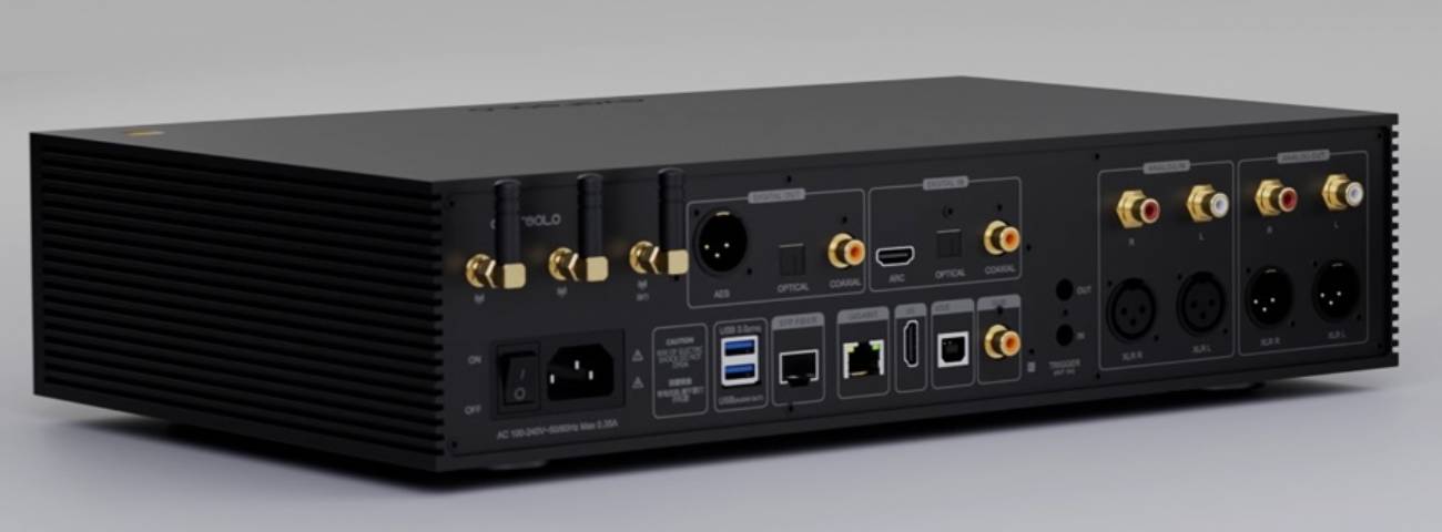 Panneau arrière de l'Eversolo DMP-A8 Gen 2 en finition noire montrant trois antennes, l'embase secteur, les entrées numériques AES optique et coaxiale, l'HDMI ARC, le port réseau SFP fibre, l'Ethernet gigabit, la sortie I²S, la sortie caisson et deux jeux de sorties analogiques RCA et XLR